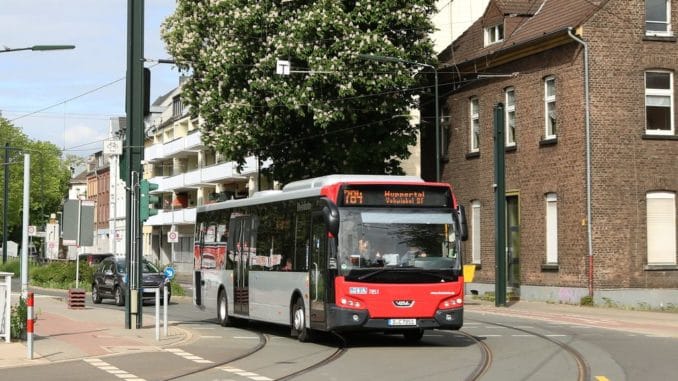 7851-180428-784-a-grzesiak-bth_benrath Wagen 7851 am Betriebshof in D-Benrath